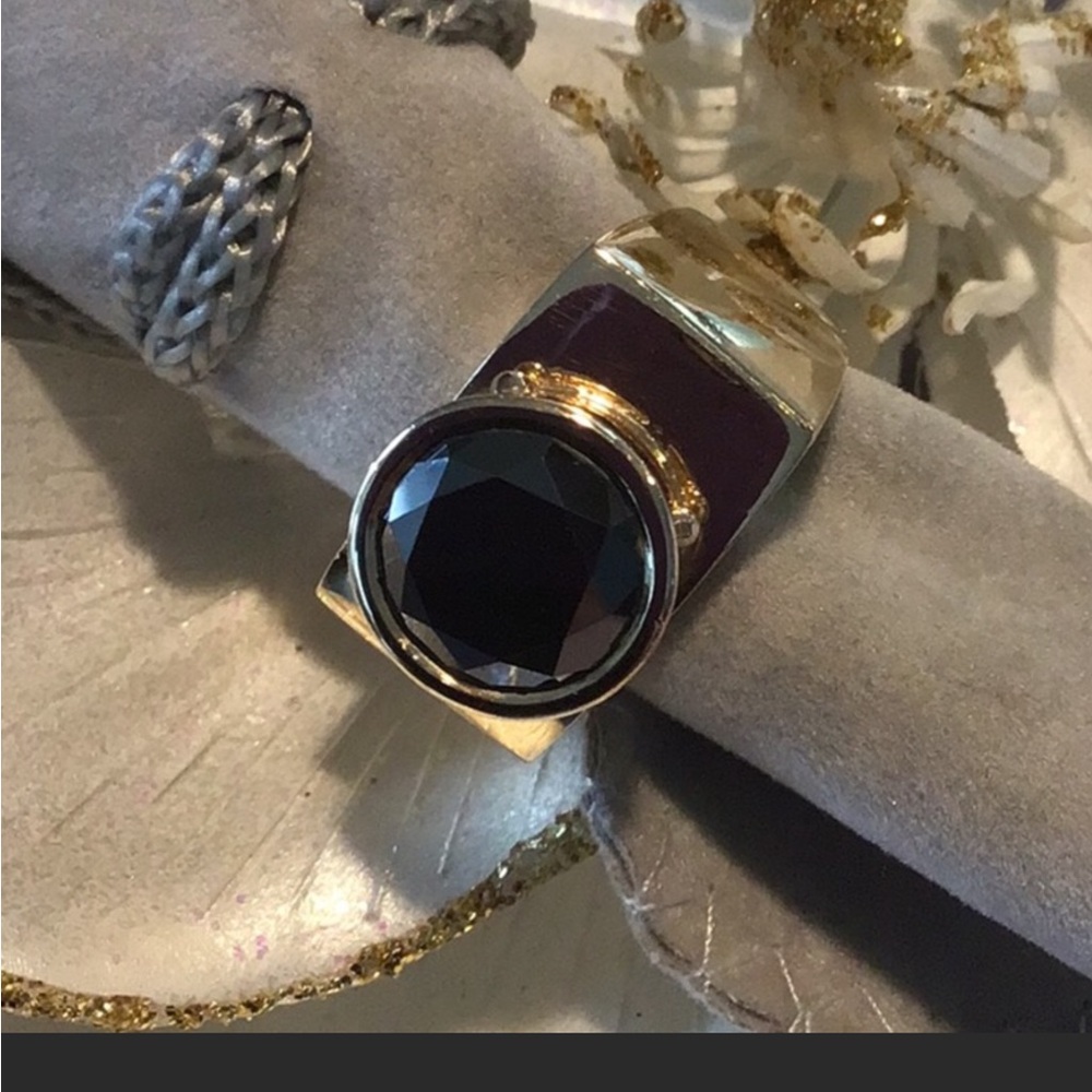 NWOTDesigners Ring(One of a kind Right)